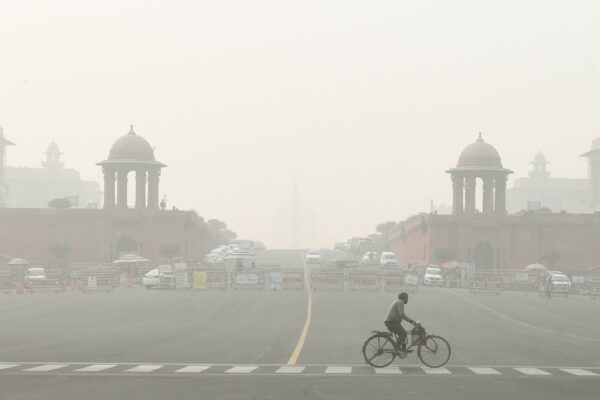 Delhi Air Pollution Crisis: Supreme Court Questions Delay in Anti-Pollution Measures delhi_air_pollution