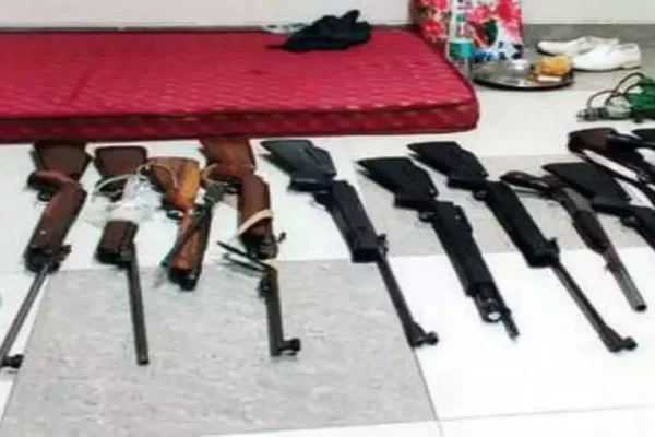 UP Gang with Advanced Degrees Arrested in Kolkata with Italian Pistol kolkata